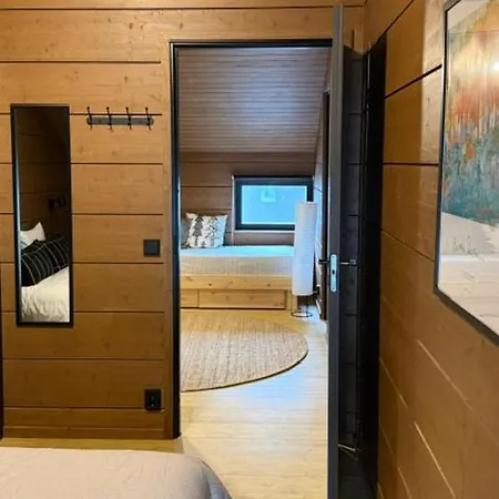 Stylish 4br For 10 - Private Jacuzzi & Sauna
