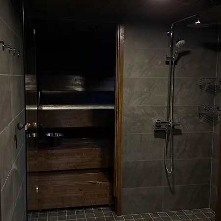 Stylish 4br For 10 - Private Jacuzzi & Sauna