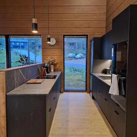 Stylish 4br For 10 - Private Jacuzzi & Sauna * Äkäslompolo