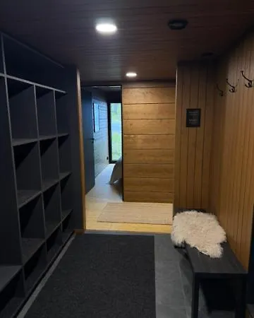 Stylish 4br For 10 - Private Jacuzzi & Sauna *