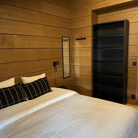 Stylish 4br For 10 - Private Jacuzzi & Sauna Äkäslompolo