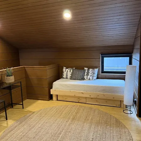 Stylish 4br For 10 - Private Jacuzzi & Sauna *