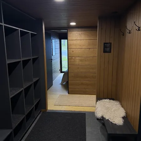 Willa Stylish 4br For 10 - Private Jacuzzi & Sauna *
