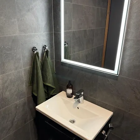 Willa Stylish 4br For 10 - Private Jacuzzi & Sauna