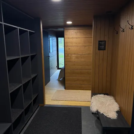 Stylish 4br For 10 - Private Jacuzzi & Sauna *